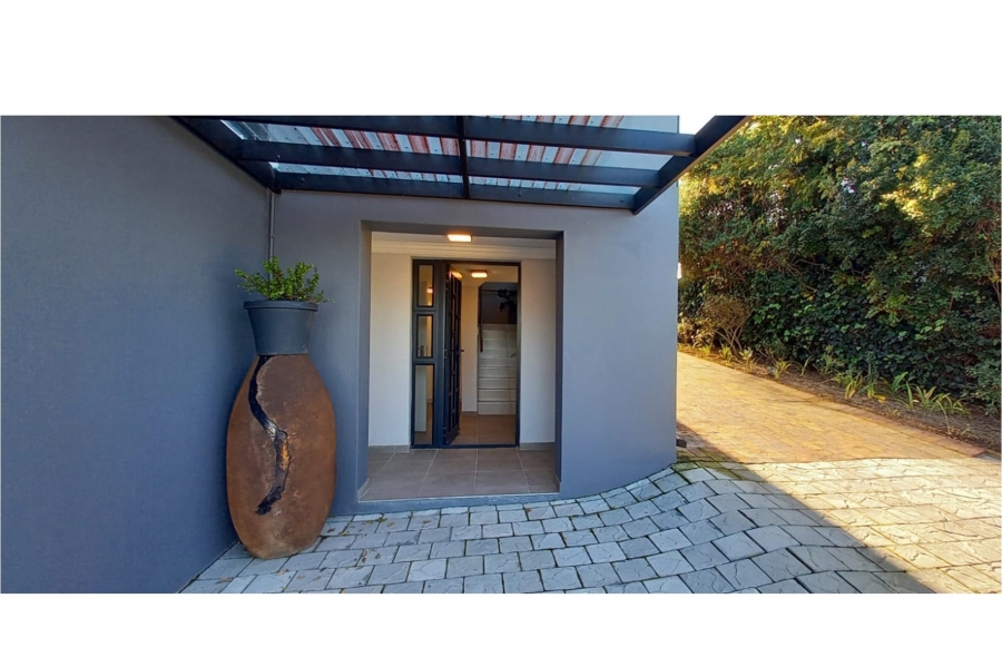 To Let 4 Bedroom Property for Rent in Westhill Western Cape